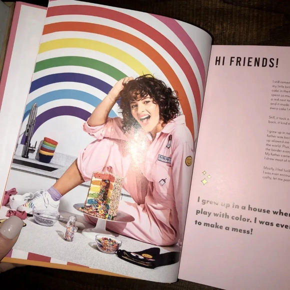 The Power of Sprinkles cake book

By Amirah Kassem 

Coffee table book - Picture 9 of 13